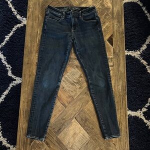 American Eagle Outfitters Women's Dark Blue skinny super stretch Jeans